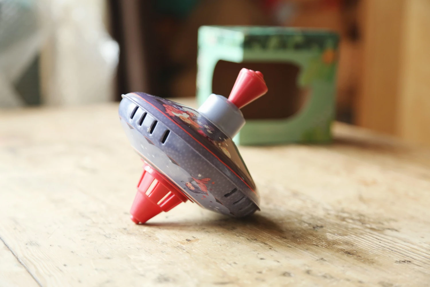 Moulin Roty Small Jungle Spinning Top 7 Moulin Roty Small Jungle Spinning Top