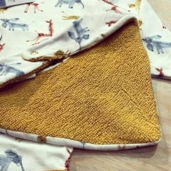 Moulin Roty Babero Bandana Amarillo Baobab